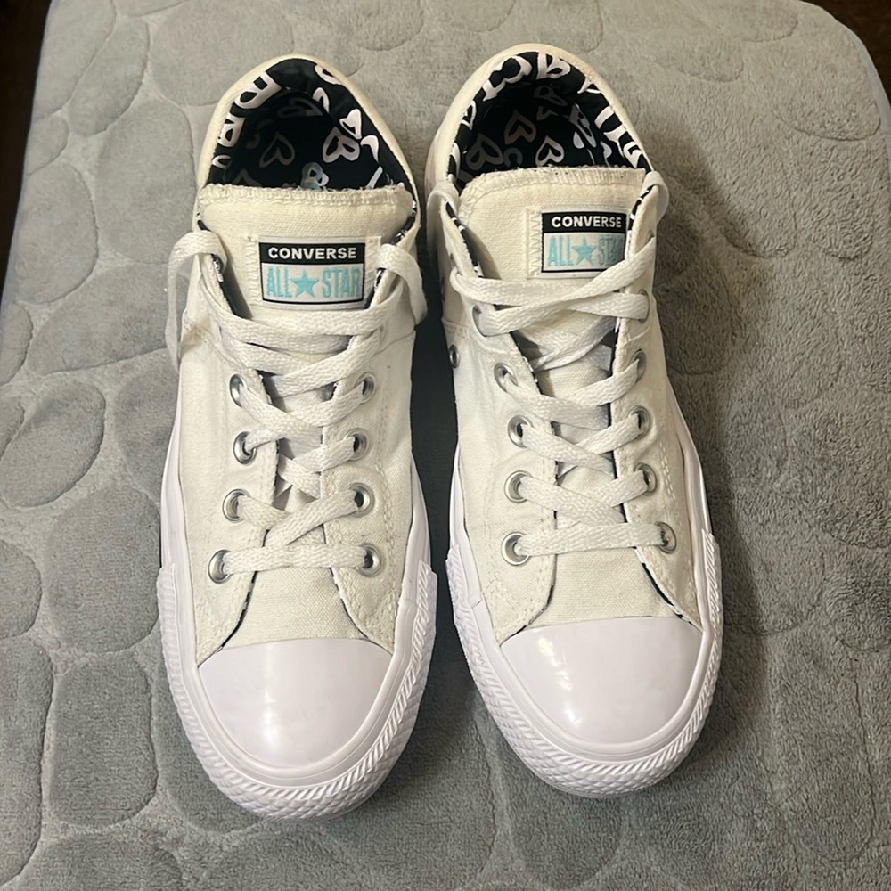 Converts all star tennis shoes